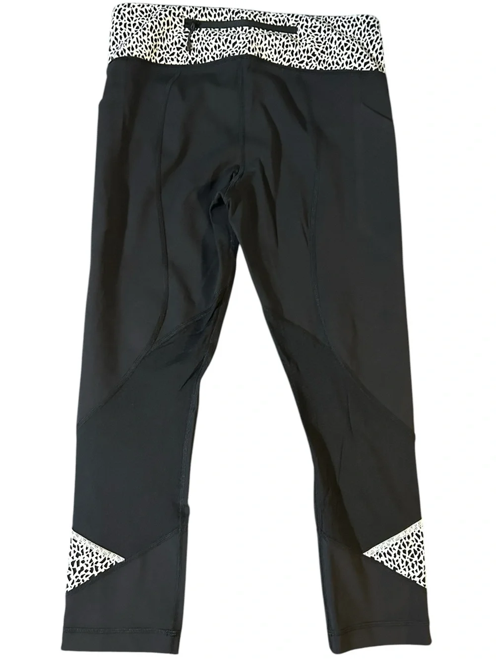 lululemon athletica Black Capri leggings size 6
